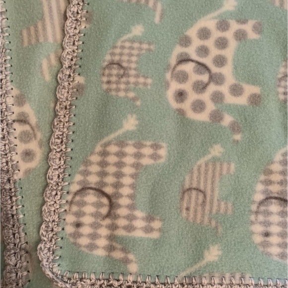 Lot of 5 Baby Blankets - Picture 2 of 7